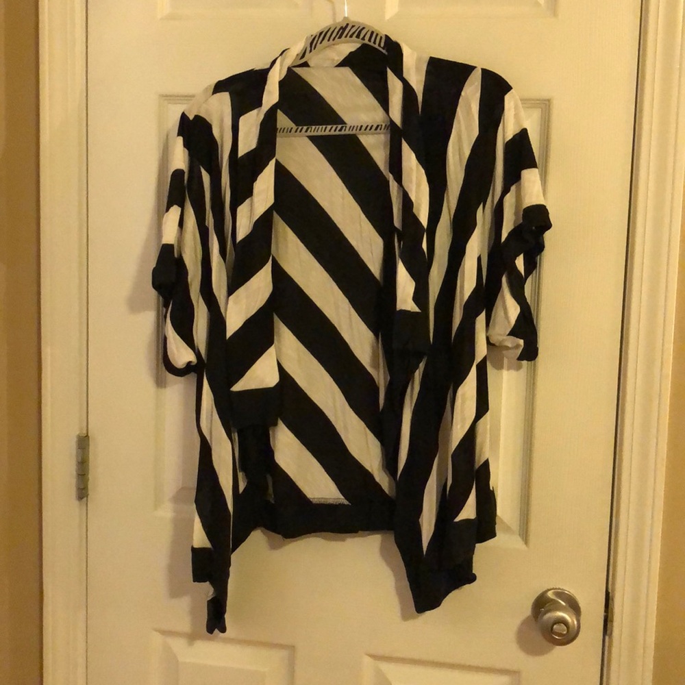 Short sleeved cardigan